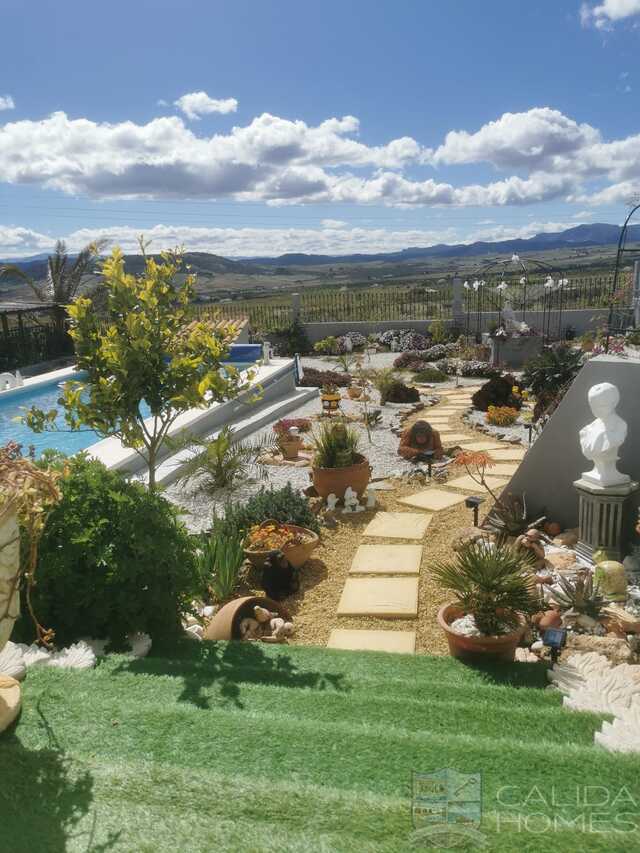 Chalet Piedra: Country House for Sale in Oria, Almería Chalet Piedra: Country House for Sale in Oria, Almería