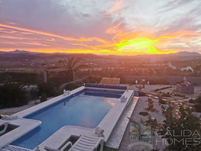 Chalet Piedra: Country House for Sale in Oria, Almería Chalet Piedra: Country House for Sale in Oria, Almería