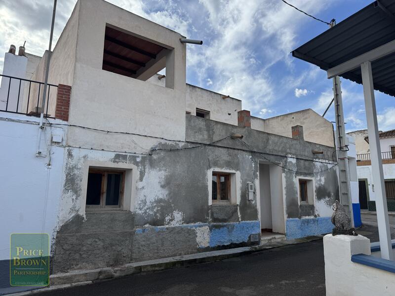 LV867: Townhouse for Sale in La Huelga, Almería LV867: Townhouse for Sale in La Huelga, Almería